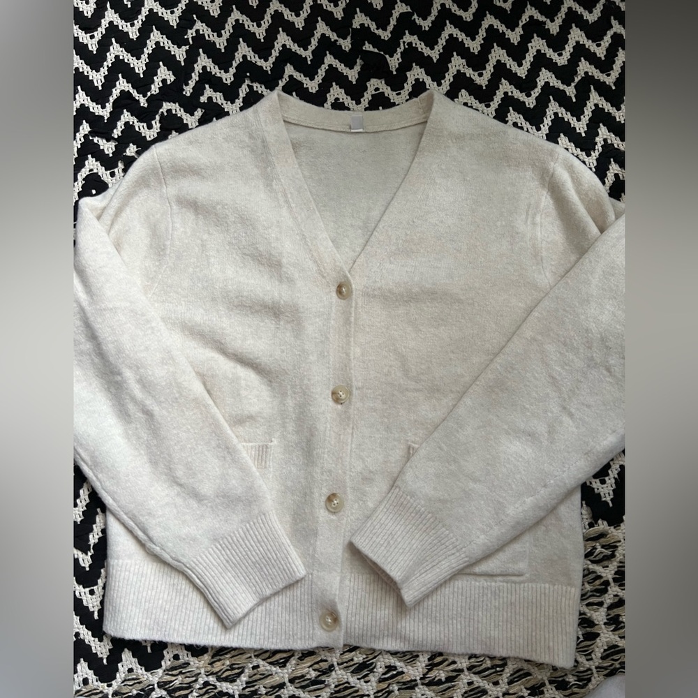 Uniqlo Girl’s White Cardigan